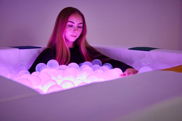 Interactive Illuminated Ballpool